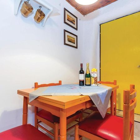 Amazing Apartment In Novi Vinodolski With Wifi Экстерьер фото