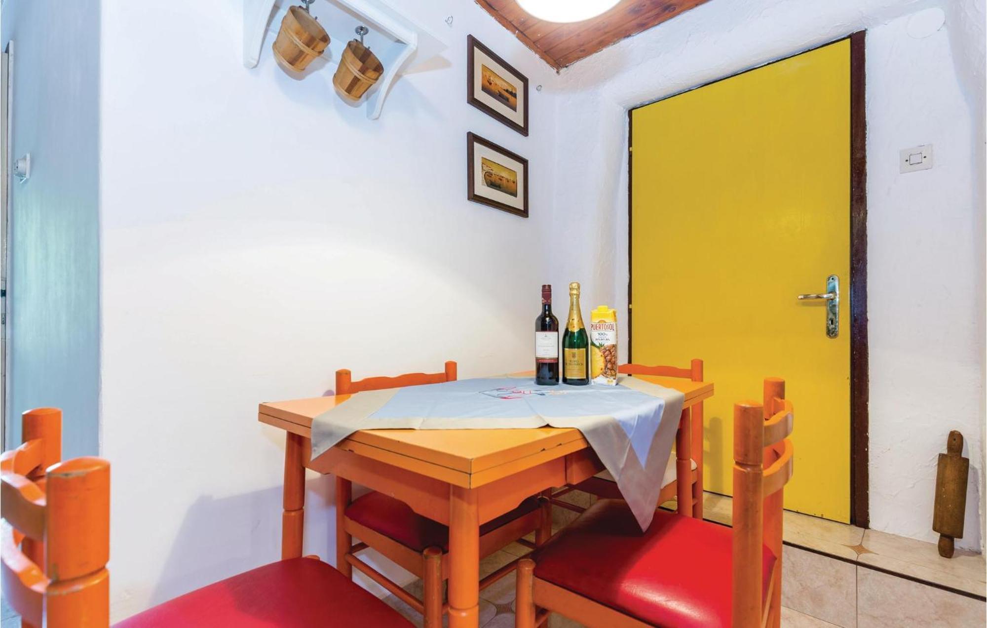 Amazing Apartment In Novi Vinodolski With Wifi Экстерьер фото
