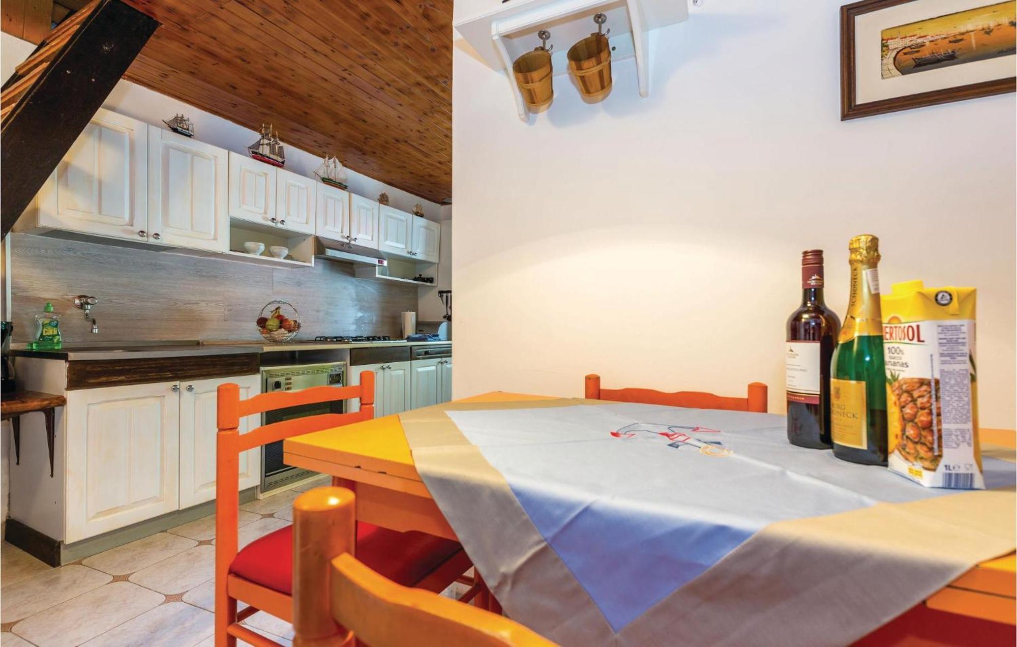 Amazing Apartment In Novi Vinodolski With Wifi Экстерьер фото