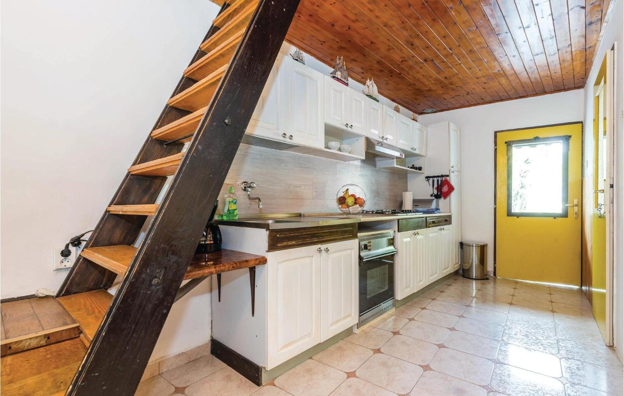 Amazing Apartment In Novi Vinodolski With Wifi Экстерьер фото